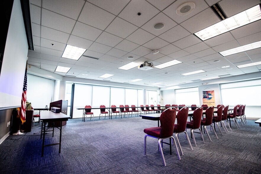 More Photos Of 6000 Westown Pky, West Des Moines Office For Lease