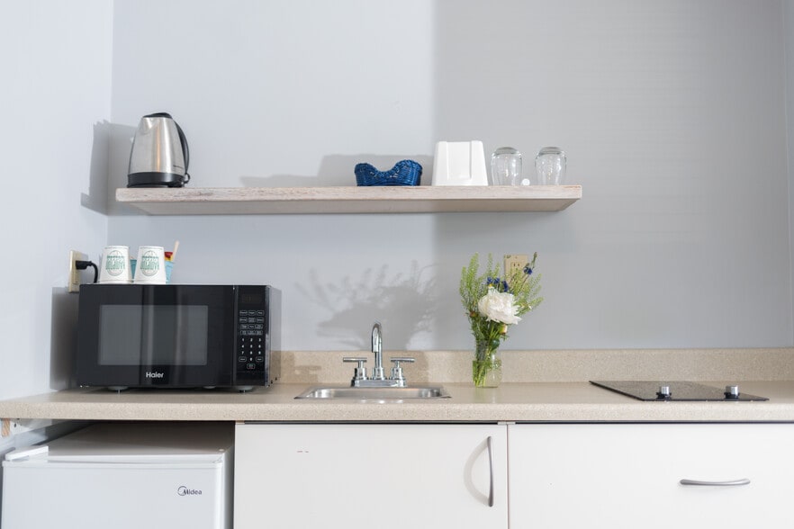 More Photos Of 1399 Main Road, Riverhead Hotel For Sale