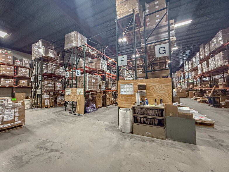 More Photos Of 3101 Beale Ave, Altoona Showroom For Sale