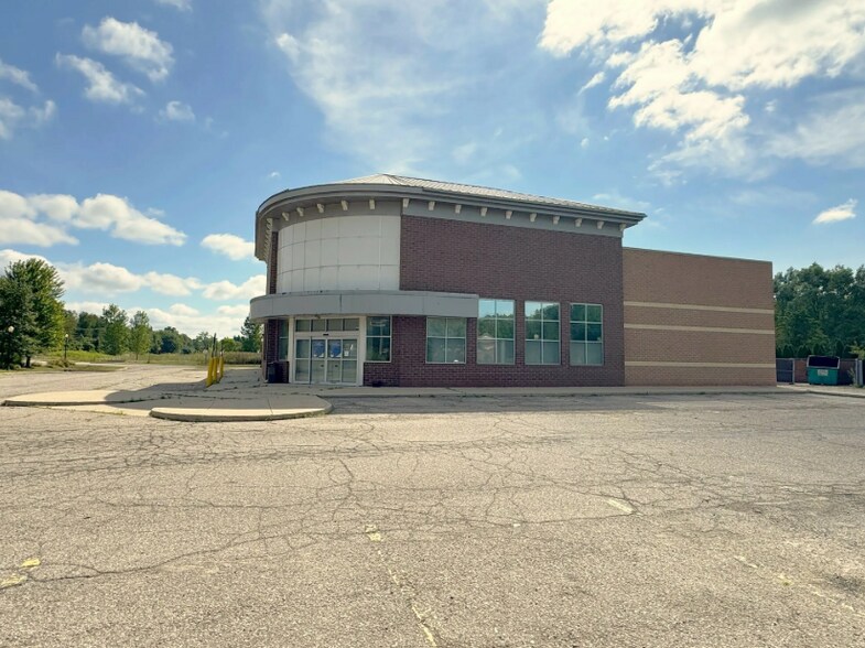More Photos Of 5751 Clarkston Rd, Clarkston Drugstore For Lease