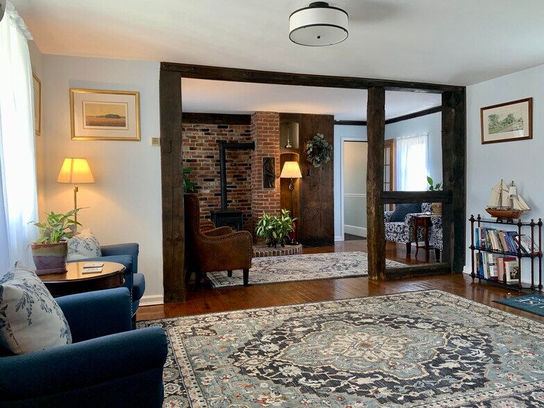 More Photos Of 15 Locke St, Kennebunkport Hospitality For Sale