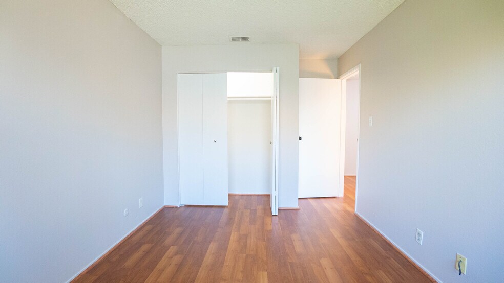 More Photos Of 1093 Del Rio Circle, Concord Apartments For Sale