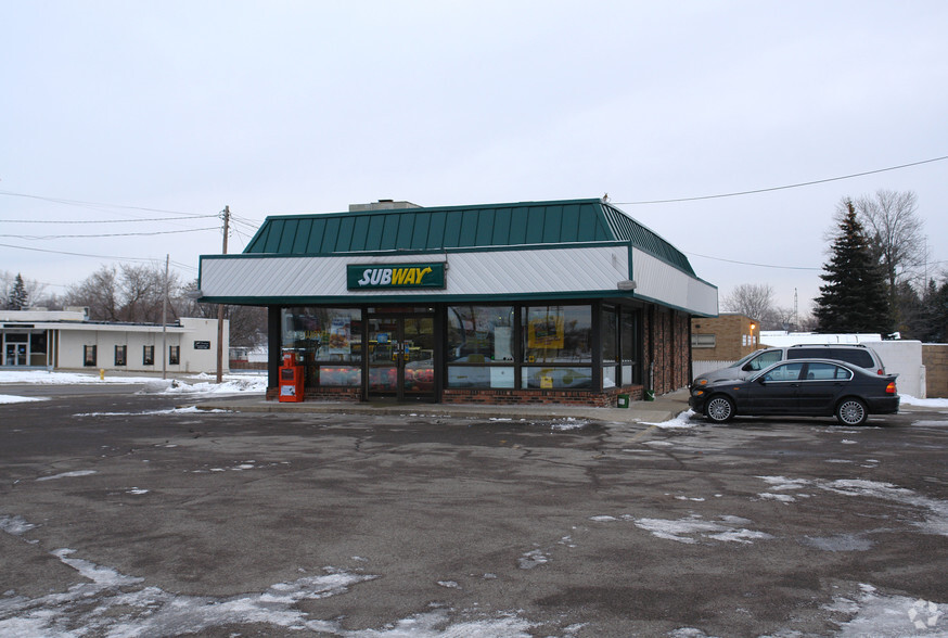 Primary Photo Of 3631 Miller Rd, Flint Fast Food For Sale