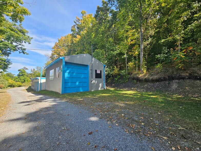 More Photos Of 126 Milk Shake Aly aly, Duncansville Flex For Lease