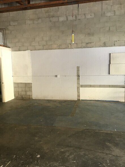 More Photos Of 831 Railroad St, Port Orange Warehouse For Lease