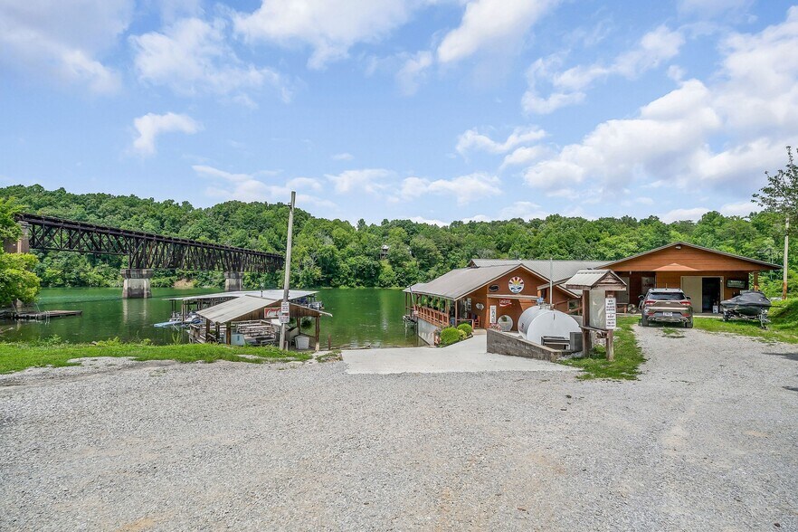 More Photos Of 1967 Rock Island Rd, Rock Island Marina For Sale