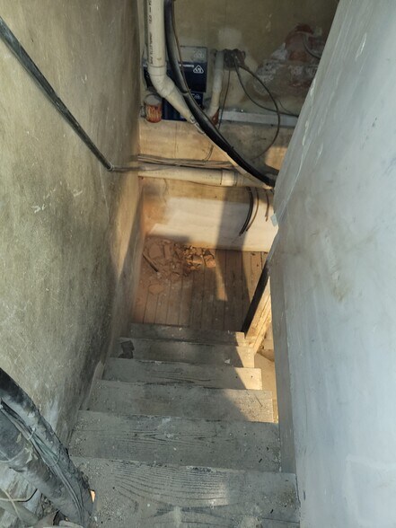 More Photos Of 90 E Jefferson St, Franklin Specialty For Lease