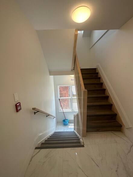 More Photos Of 66 Wellington St S, Hamilton Apartments For Sale