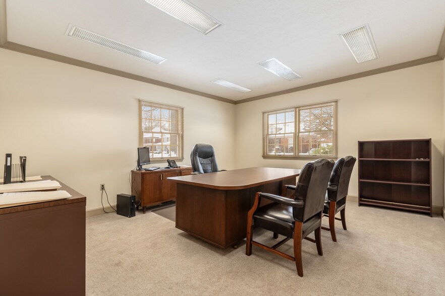 More Photos Of 240 S 4th St, Coshocton Office For Lease