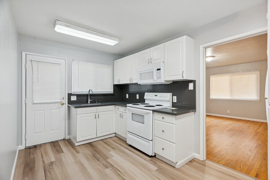 More Photos Of 2208 25th St, Sacramento Apartments For Sale