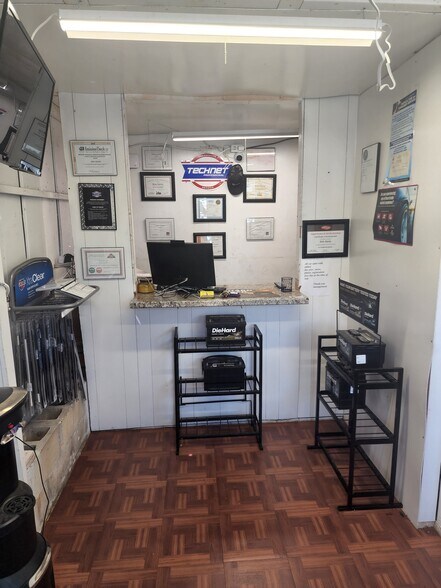 More Photos Of 20700 9th St, McIntosh Service Station For Lease