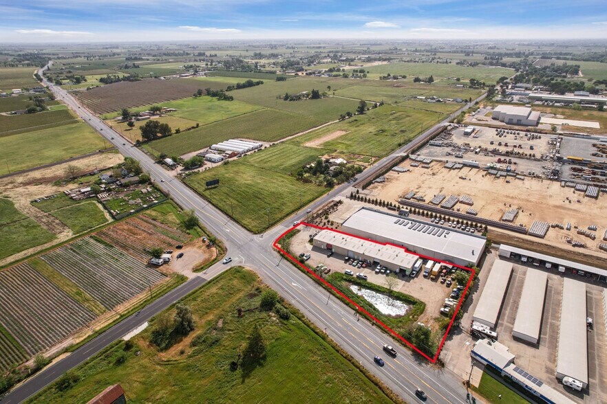 More Photos Of 12811 E Brandt Rd, Lockeford Warehouse For Sale