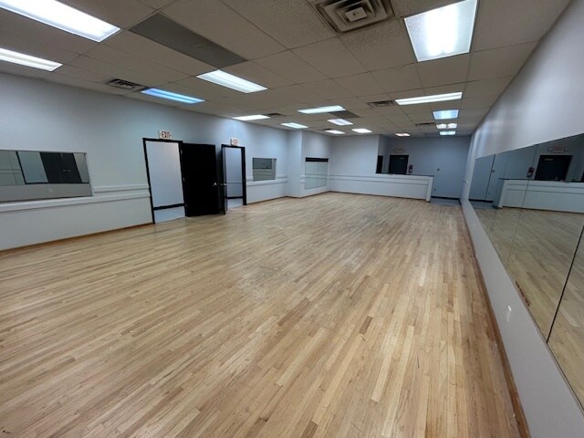 More Photos Of 98 Legends Pky, Eureka Unknown For Lease