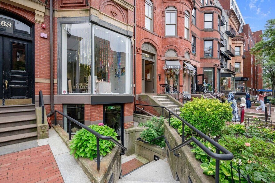 More Photos Of 168 Newbury St, Boston Freestanding For Lease