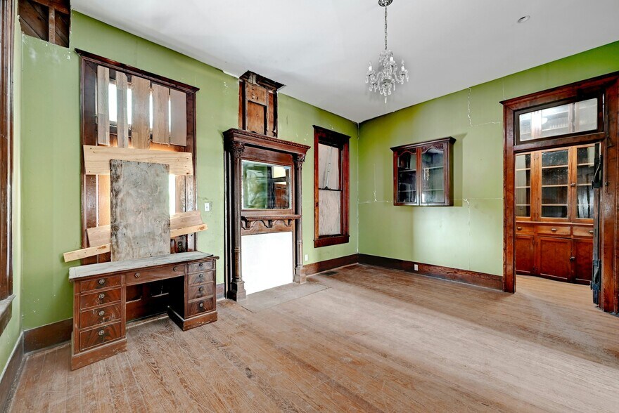 More Photos Of 709 N Lexington St, Manor Specialty For Sale