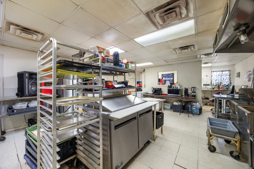 More Photos Of 9202 Ashville Dr, Houston Shelter For Sale