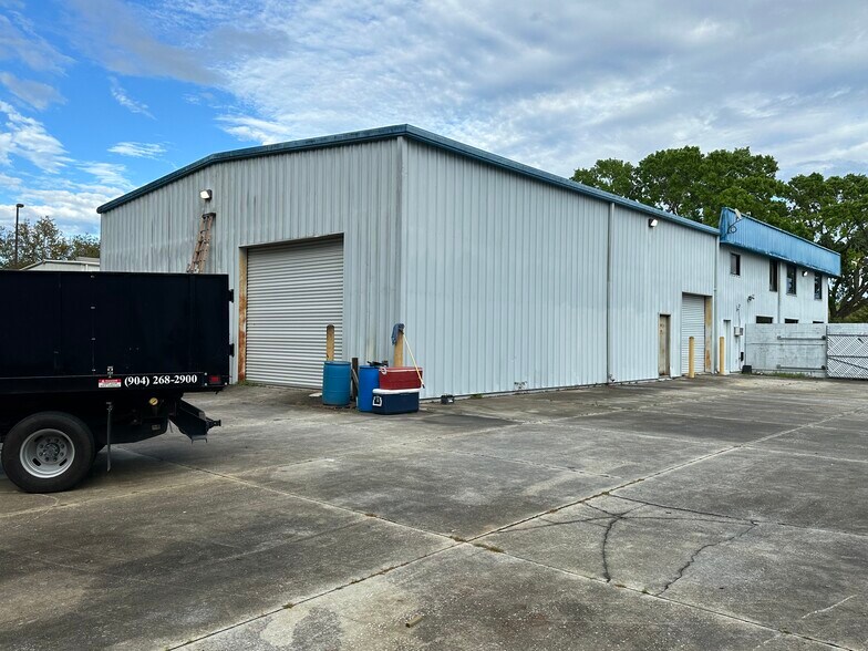 More Photos Of 6811 Phillips Industrial Blvd, Jacksonville Flex For Lease