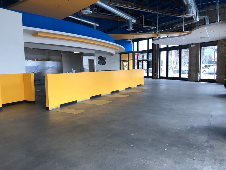 More Photos Of 1504 N Fremont St, Chicago Storefront For Lease
