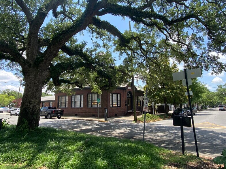 More Photos Of 134 Houston St, Savannah Freestanding For Lease