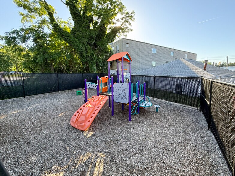 More Photos Of 8868 Belair Rd, Nottingham Medical For Sale