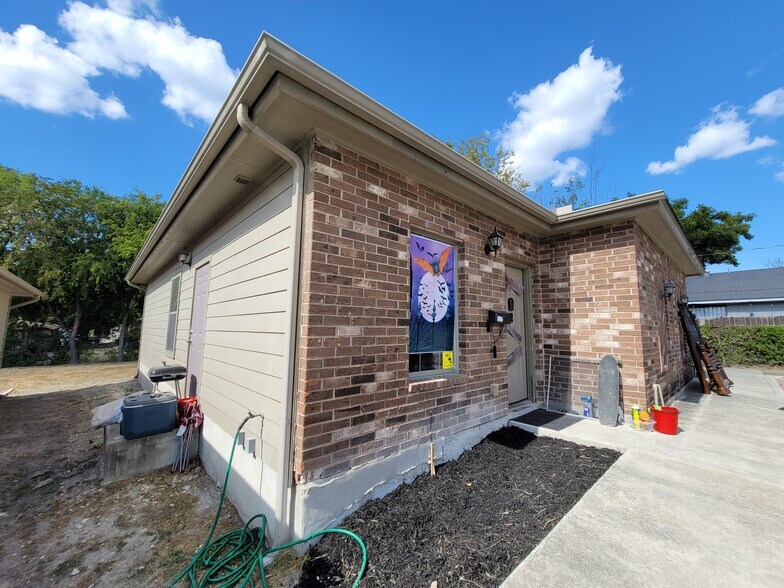 More Photos Of 10911 Baltic St, San Antonio Apartments For Sale