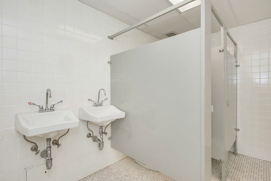 More Photos Of 145 N 5th Ave, Mount Vernon Office For Sale