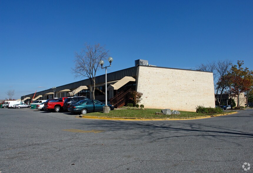 More Photos Of 8641-8705 Grovemont Cir, Gaithersburg Light Distribution For Lease