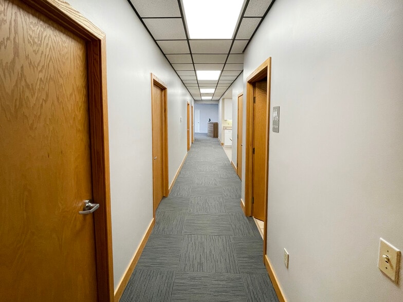 More Photos Of 1920 Monroe St, Madison Medical For Lease