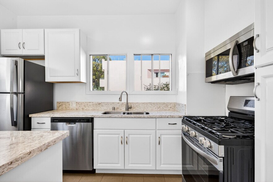 More Photos Of 822 Hayworth Ave, Los Angeles Apartments For Sale