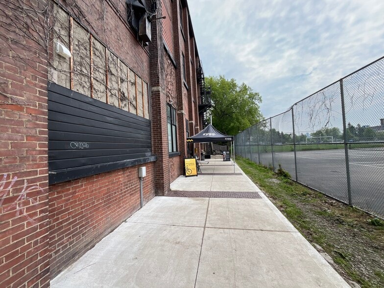 More Photos Of 345 Sorauren Ave, Toronto Office For Lease