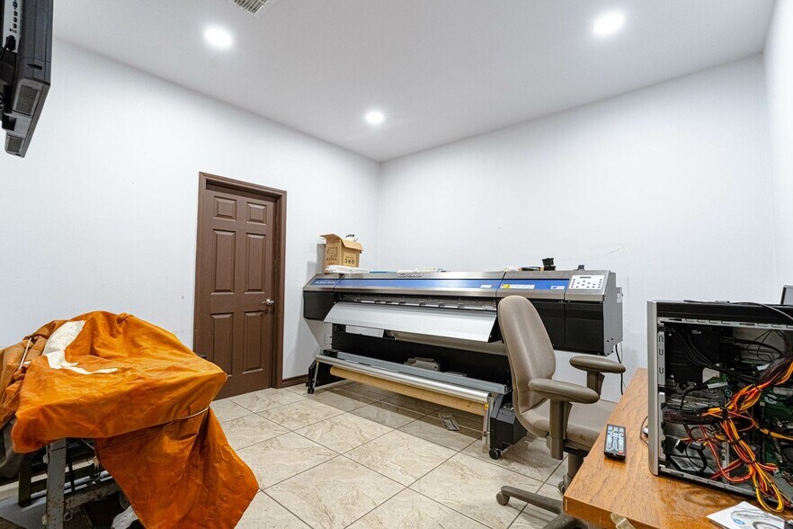 More Photos Of 2243 Pecan Blvd, McAllen Storefront Retail Office For Sale