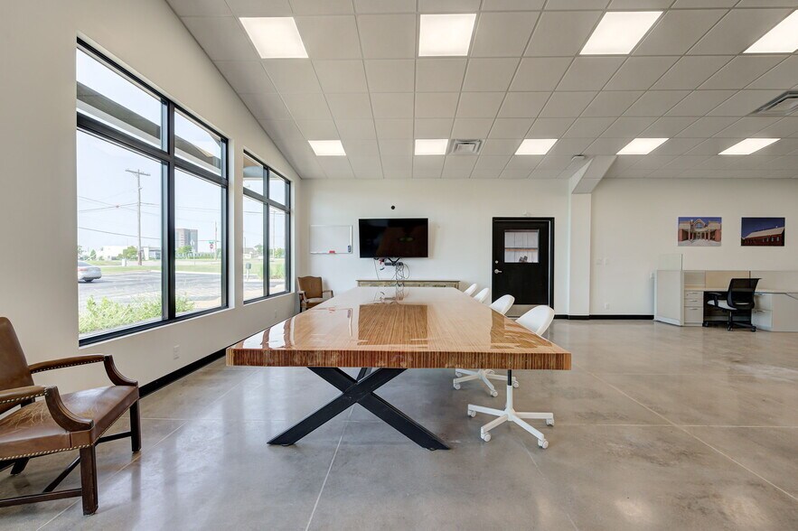 More Photos Of 501 E Britton Rd, Oklahoma City Auto Dealership For Lease