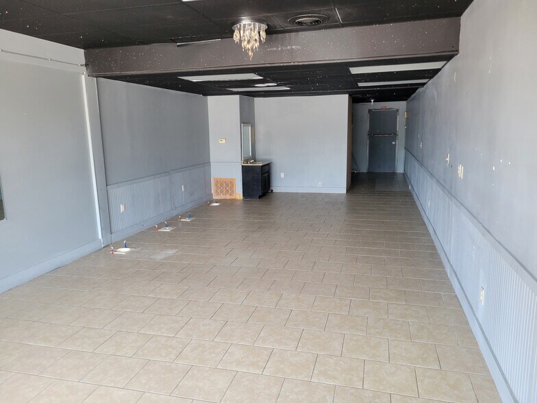 More Photos Of 2518-2536 W 13th St, Wichita Auto Repair For Lease