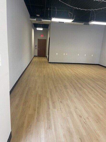 More Photos Of 530 S Main St, Grapevine Freestanding For Lease