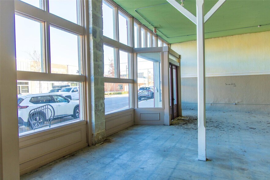 More Photos Of 1020 Halsell St, Bridgeport Flex For Sale