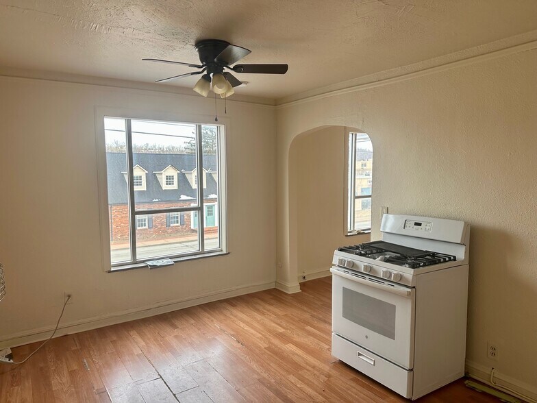 More Photos Of 4833-4835 Maccorkle Ave, Charleston Storefront Retail Residential For Sale