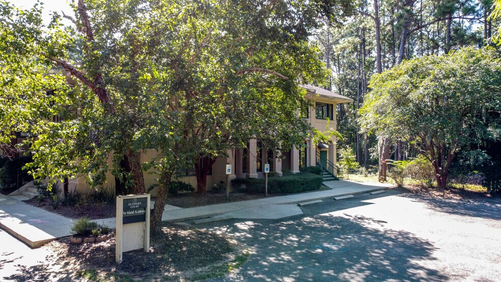 More Photos Of 5 Dunmore Ct, Hilton Head Office Residential For Sale