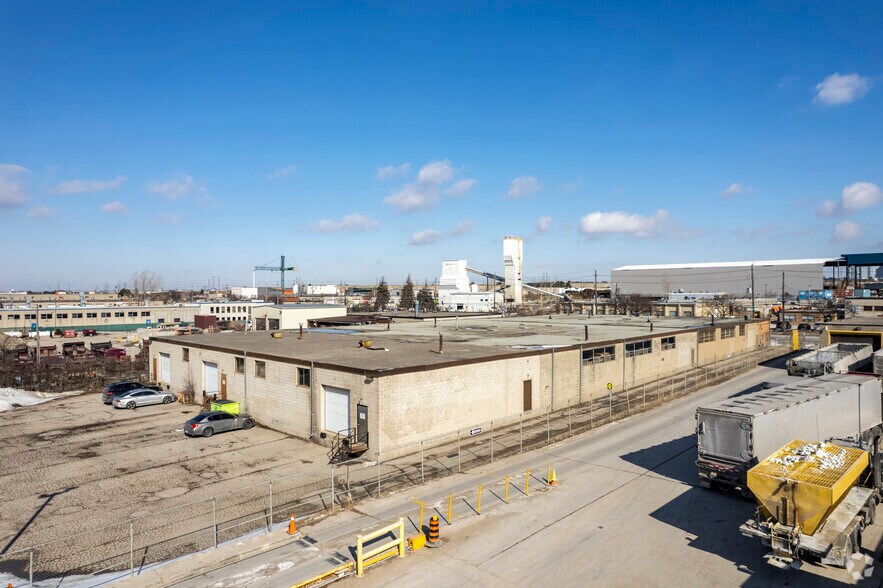 More Photos Of 119-121 Toryork Dr, Toronto Warehouse For Lease