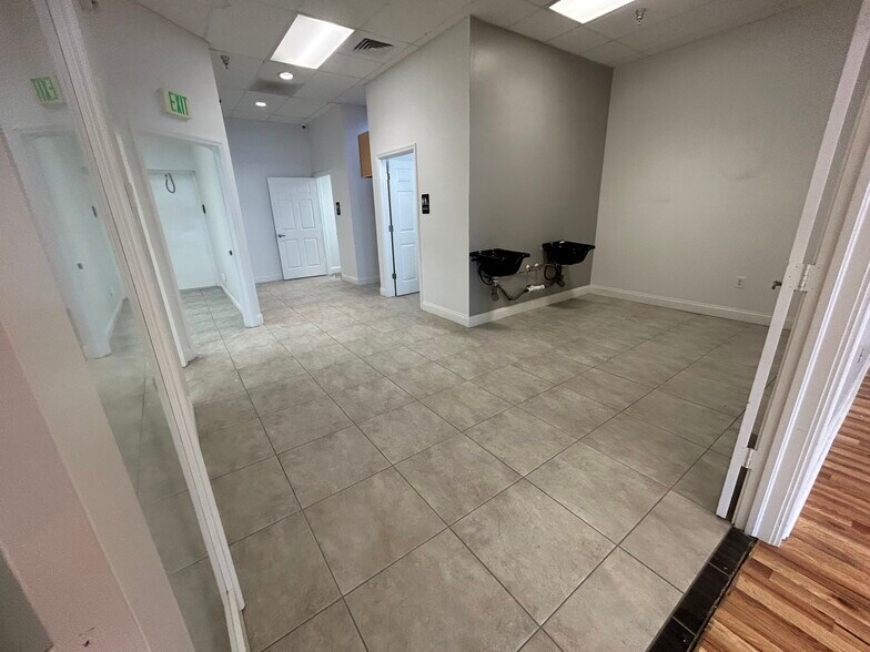 More Photos Of 17051 Jean St, Fort Myers Unknown For Lease