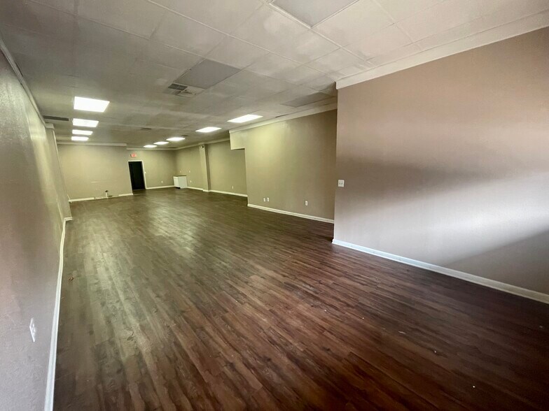 More Photos Of 718-720 Midland Ave, Midland Storefront Retail Office For Lease