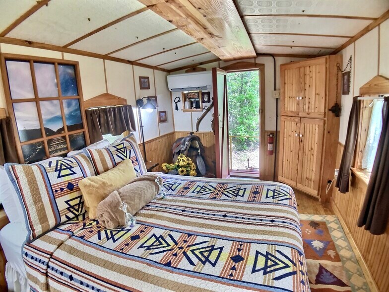 More Photos Of County Road 222, Eureka Springs Hotel For Sale