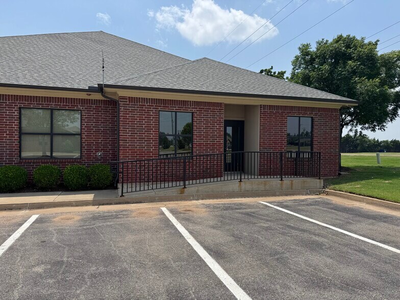 More Photos Of 9212 N Kelley Ave, Oklahoma City Office For Lease