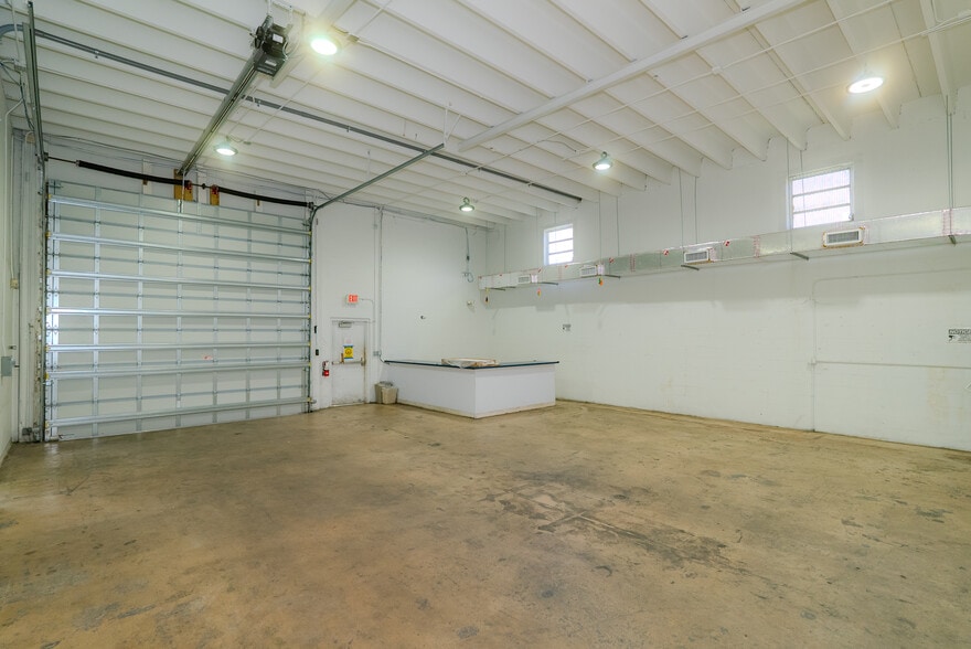 More Photos Of 3377 SW 2nd Ave, Fort Lauderdale Warehouse For Lease