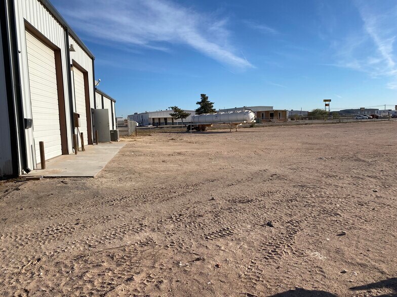 More Photos Of 1010 S Meadow Ave, Odessa Warehouse For Sale