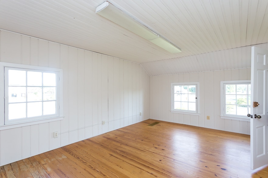 More Photos Of 2800 Princess Anne St, Fredericksburg Loft Creative Space For Sale