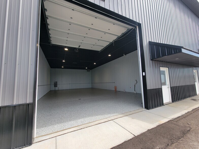 More Photos Of 308 N Heritage Rd, Brandon Warehouse For Sale