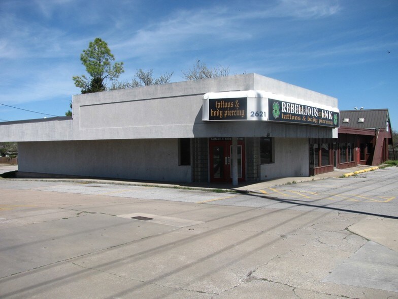 More Photos Of 2617-2621 NW Cache Rd, Lawton Storefront For Lease