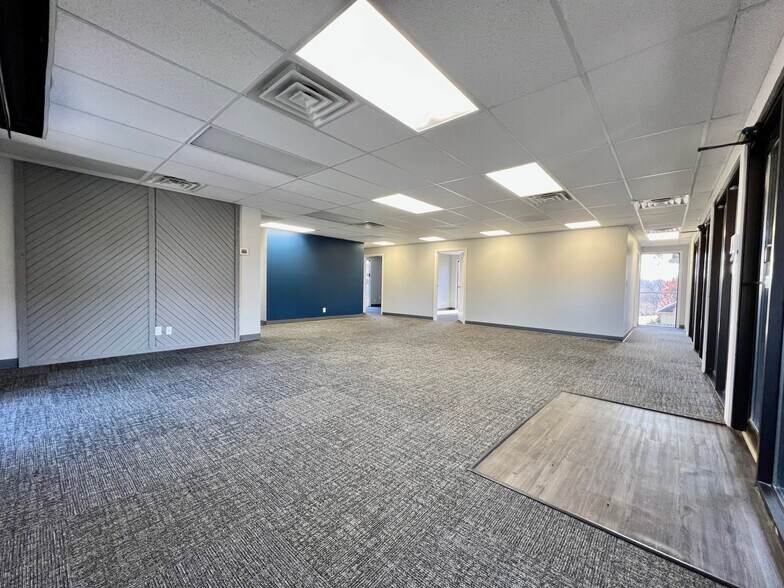 More Photos Of 4216 S Hocker Dr, Independence Office For Sale