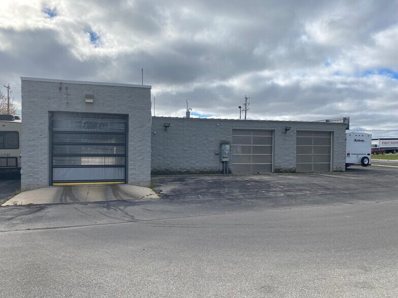 More Photos Of 1416 Center Ave, Oostburg General Retail For Sale