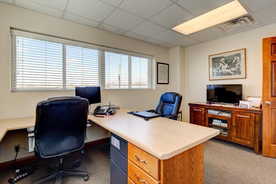 More Photos Of 2919 1st Ave SE, Cedar Rapids Office For Sale